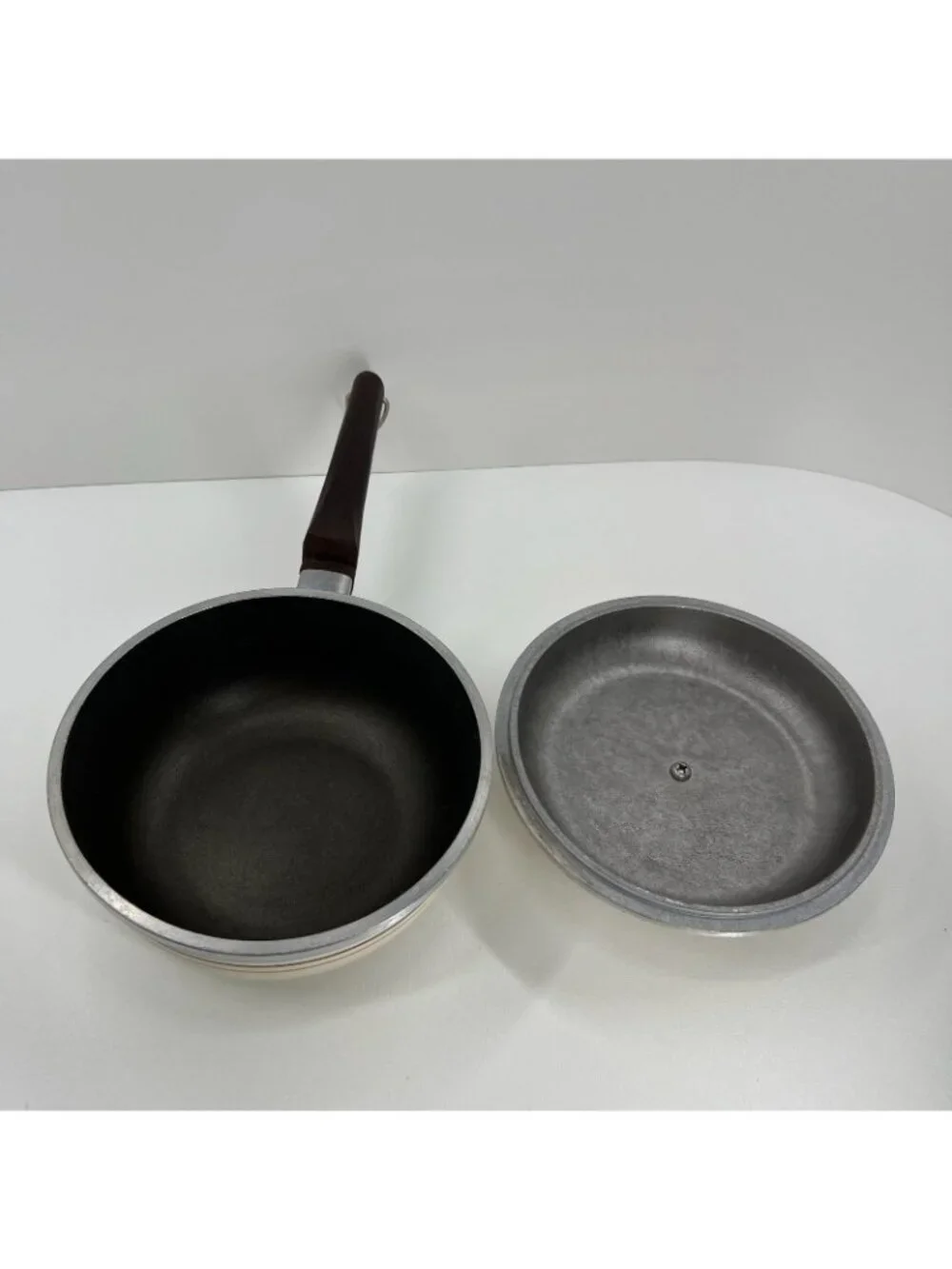 Vintage Regal Ware Cast Aluminum 8